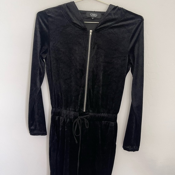 Full Length OMG Collection Velvet Jumpsuit Size Medium - Picture 3 of 8